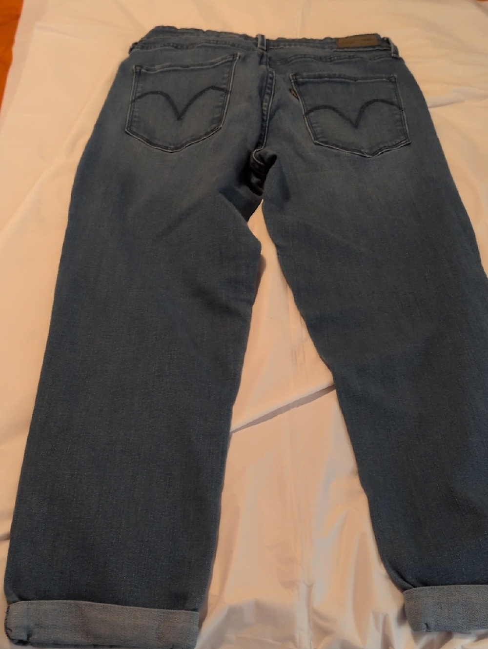 Levi’s Light Wash Rolled Hem Capri Jeans Straight Leg Medium Blue Levis Jeans - Picture 5 of 5
